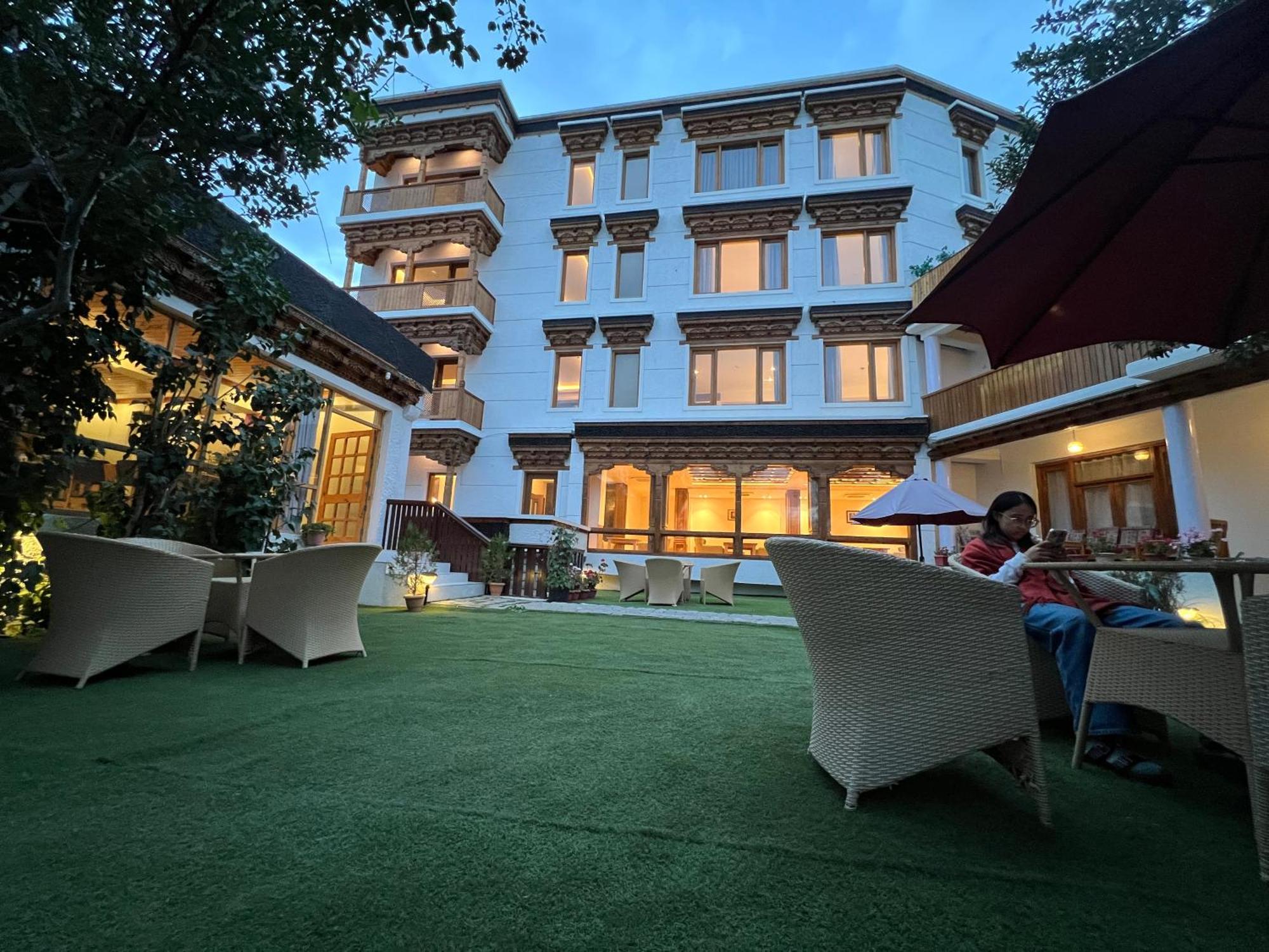 The Pangong Hotel Leh Bagian luar foto